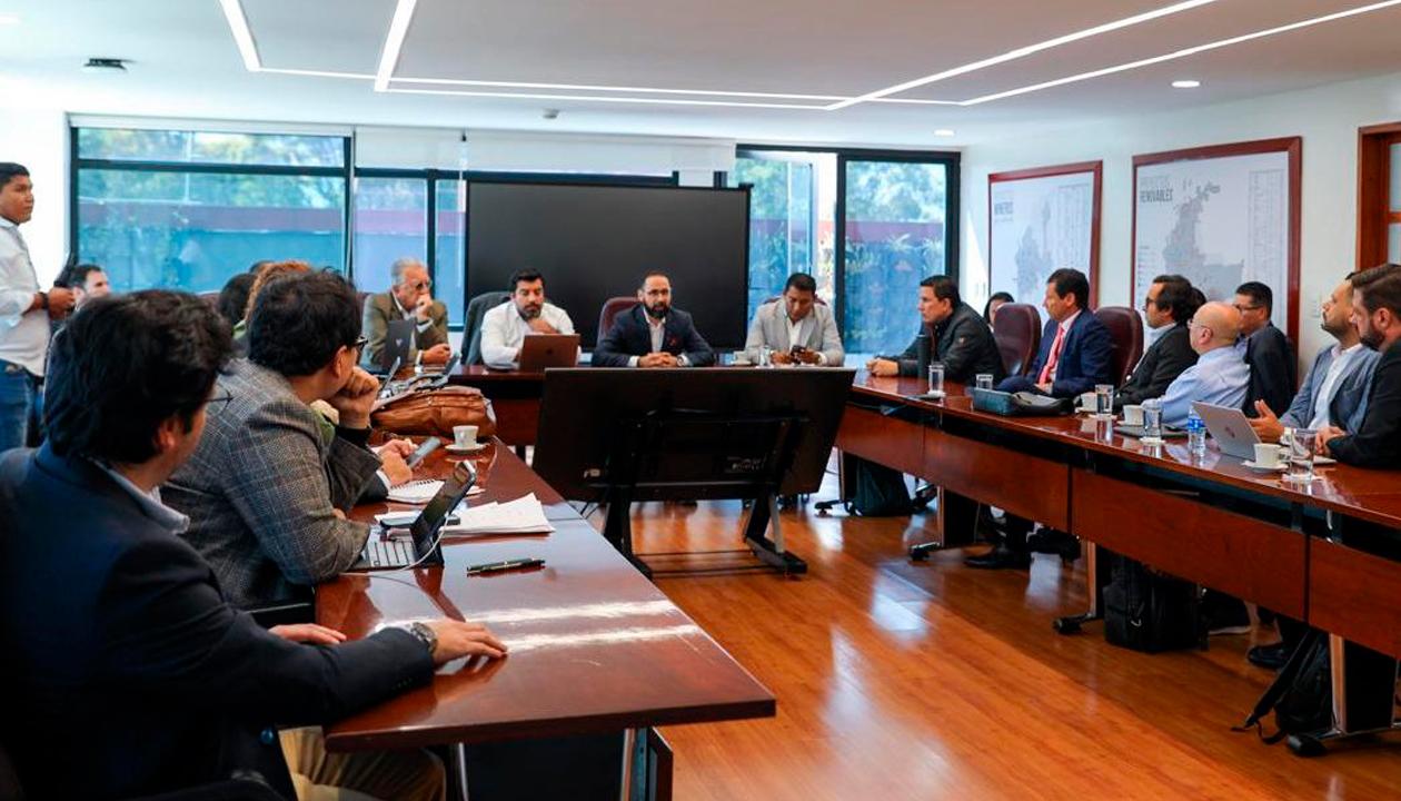 Ministro de Minas en reunión con los alcaldes y el Gobernador del Atlántico.