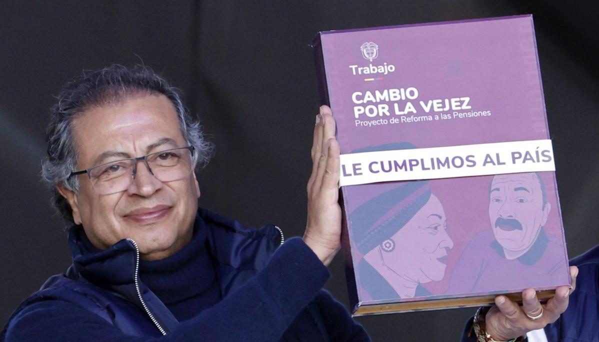 Presidente Gustavo Petro tras firmar reforma pensional. 