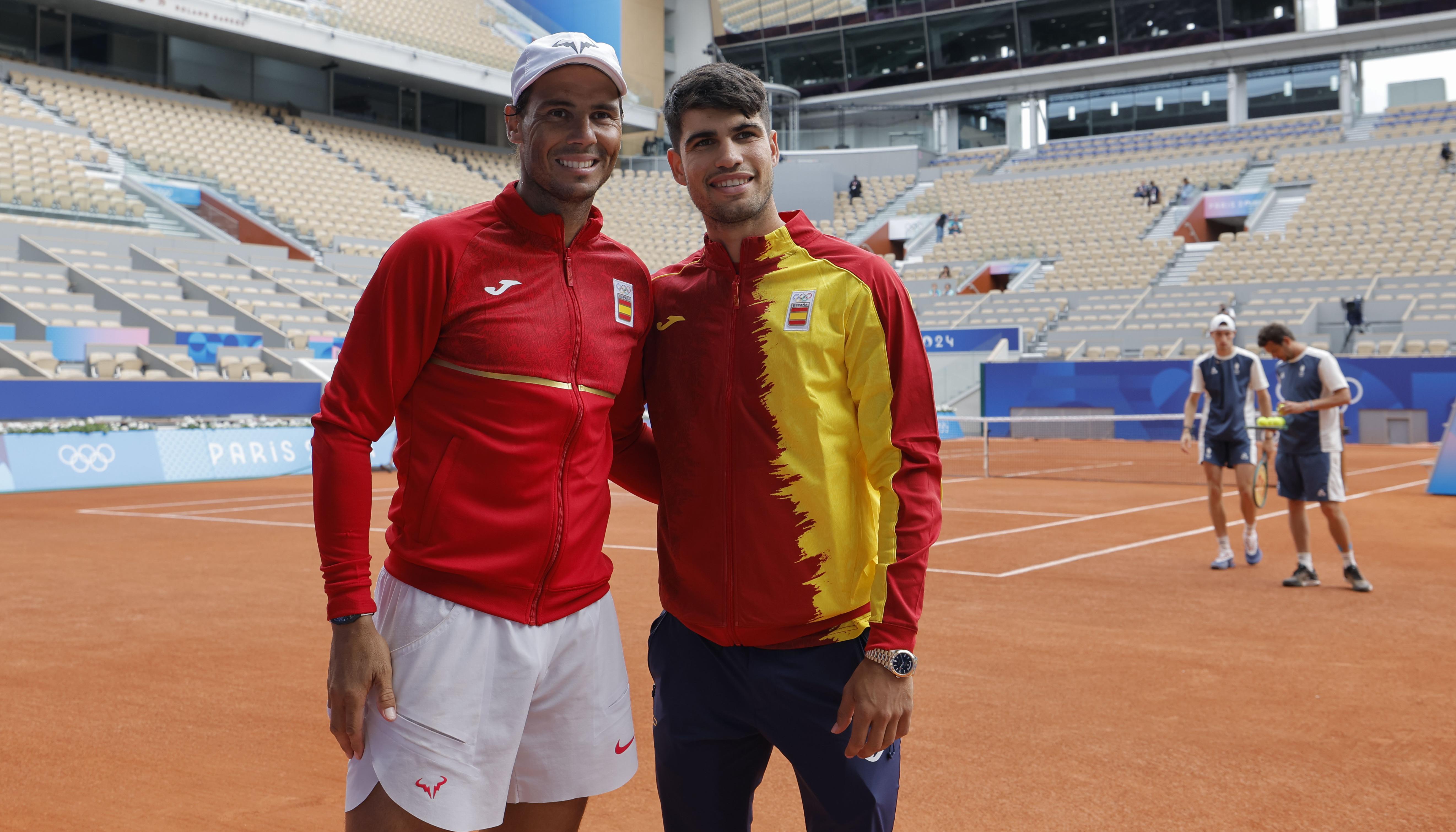 Rafael Nadal y Carlos Alcaraz tras un entrenamiento. 