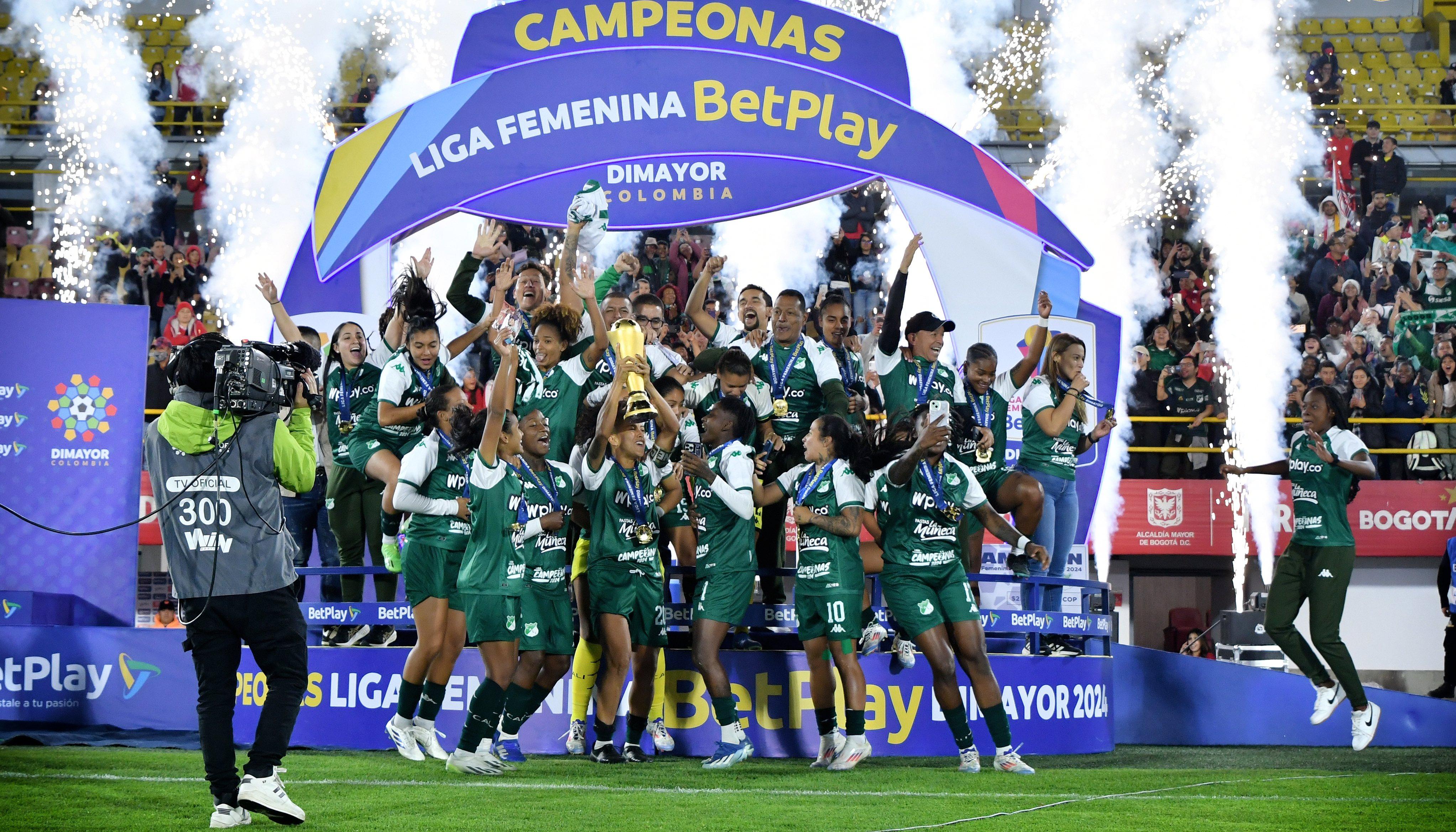 La celebración de las jugadoras del Deportivo Cali tras coronarse campeonas de la Liga Femenina. 