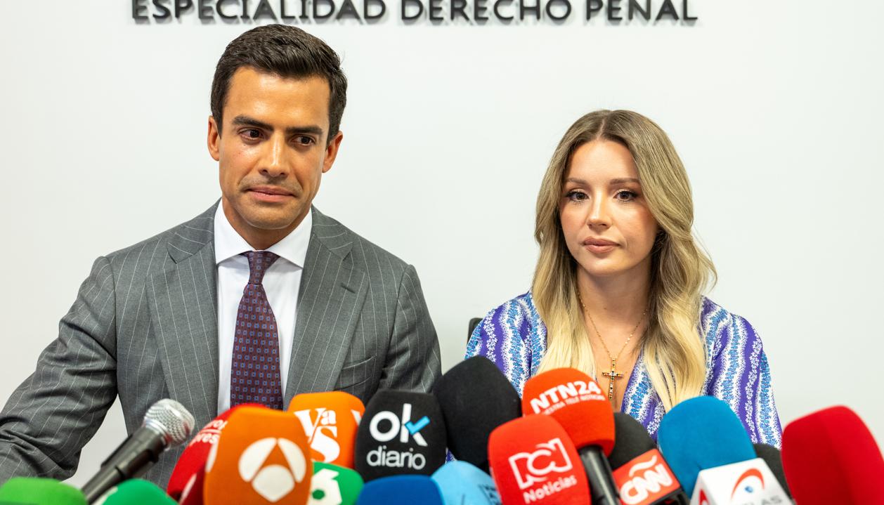 Los abogados de la familia del colombiano Edwin Arrieta, Juan Gonzalo Ospina y Beatriz Uriarte.