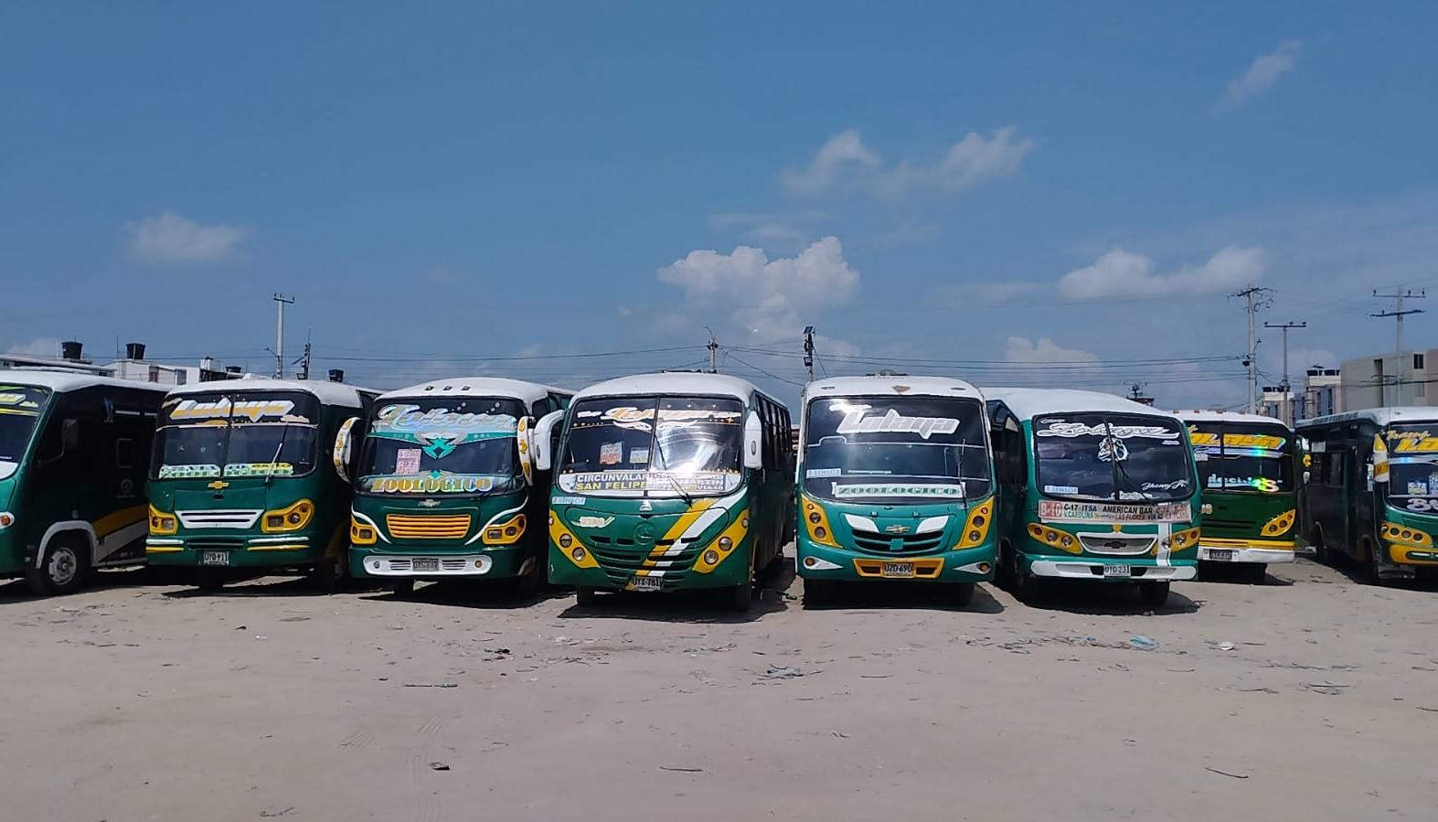 Buses de Lolaya que no salieron a laborar este miércoles. 