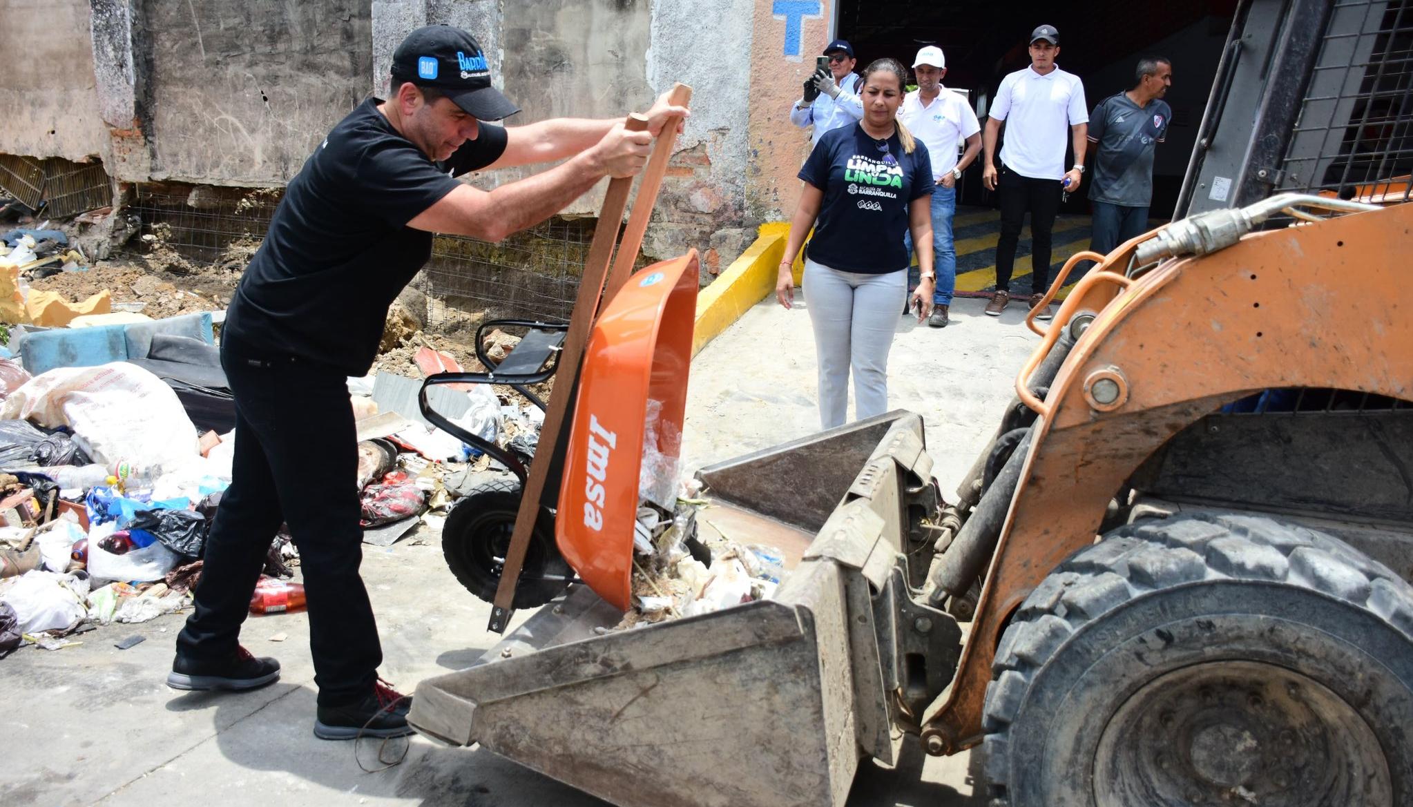 Alcalde Char en las labores de transformación.