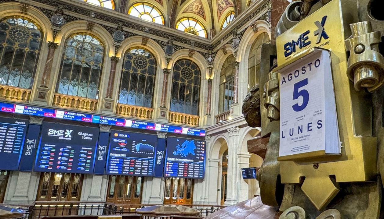 La Bolsa española cayó el 2,87 % en la apertura de este lunes.