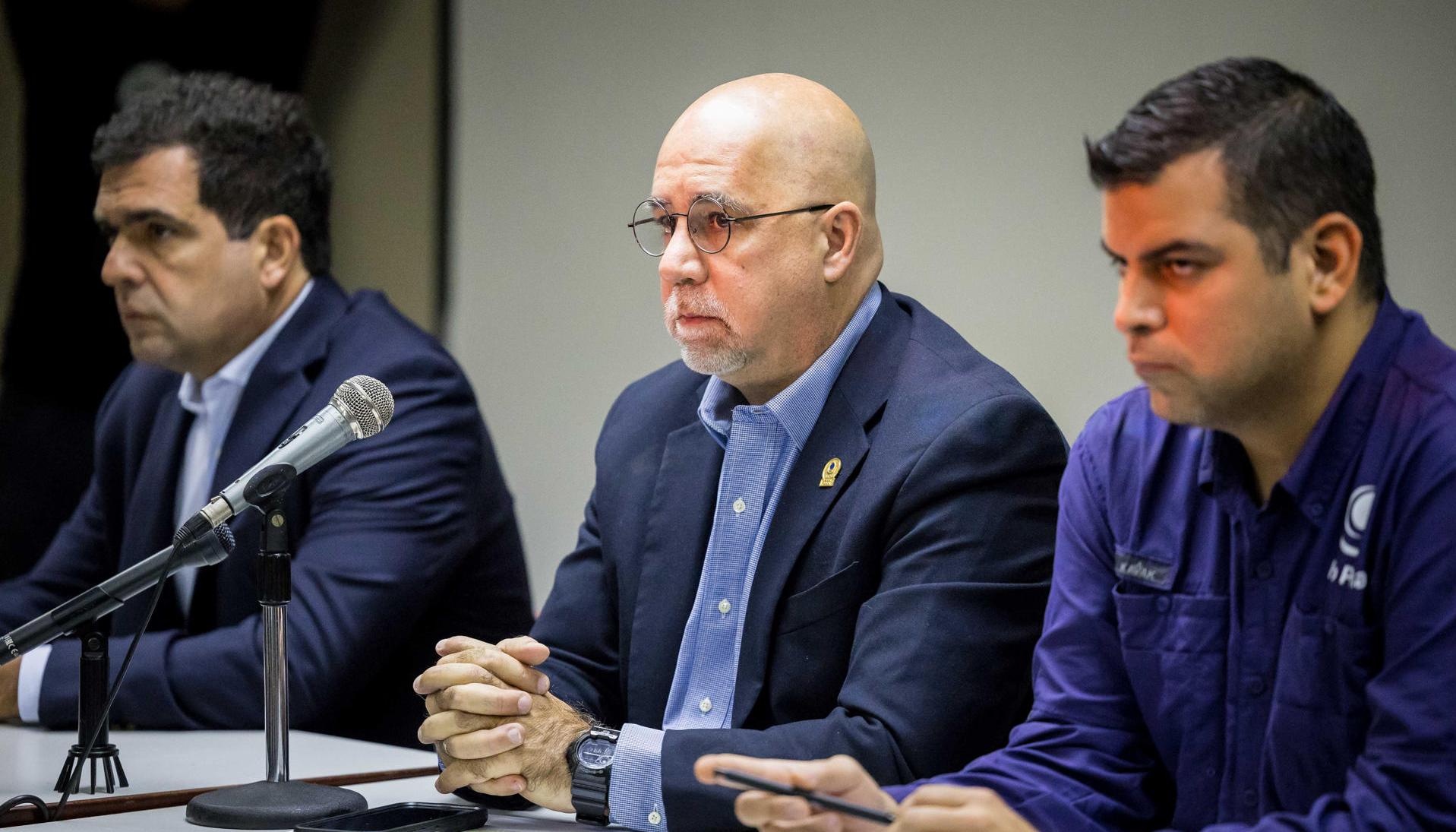 Alfredo Romero, Gonzalo Himiob y Luis Armando Betancourt integrantes de la ONG Foro Penal.