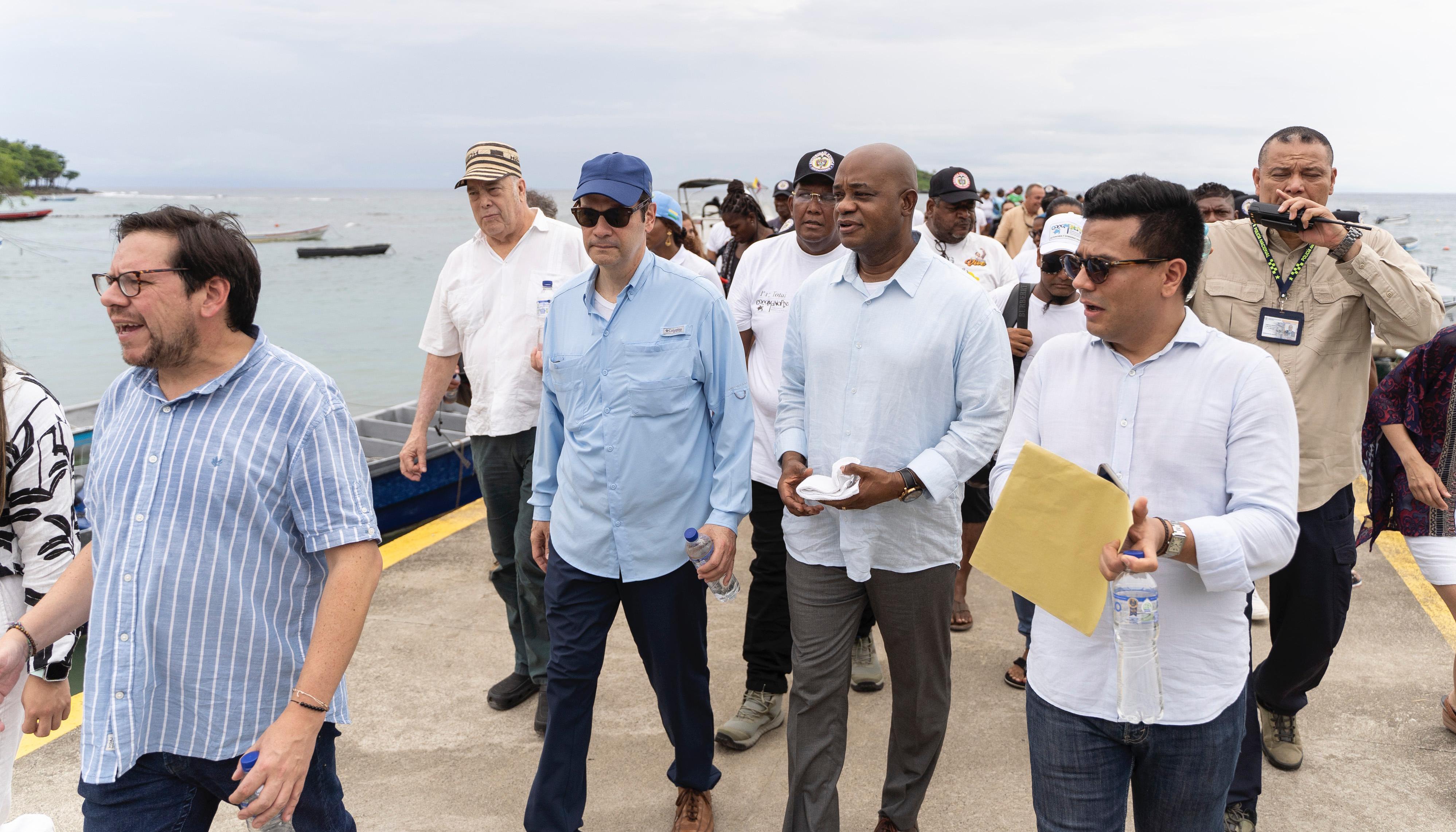 Luis Gilberto Murillo y Javier Martínez en Capurganá.