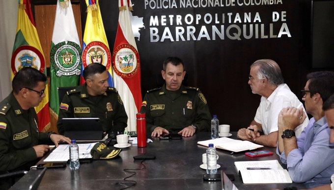 El gobernador Eduardo Verano reunido con la cúpula de la Policía. 