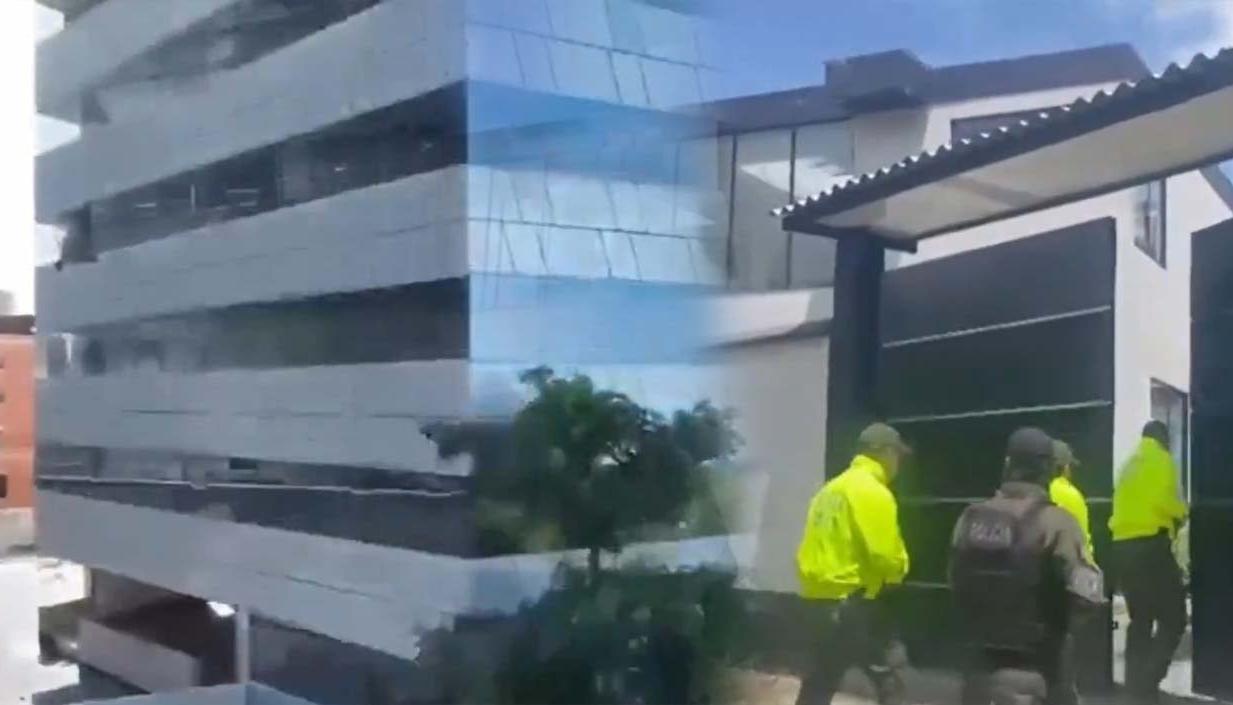 Edificio en Barranquilla ocupado y otro inmueble en el interior del país. 