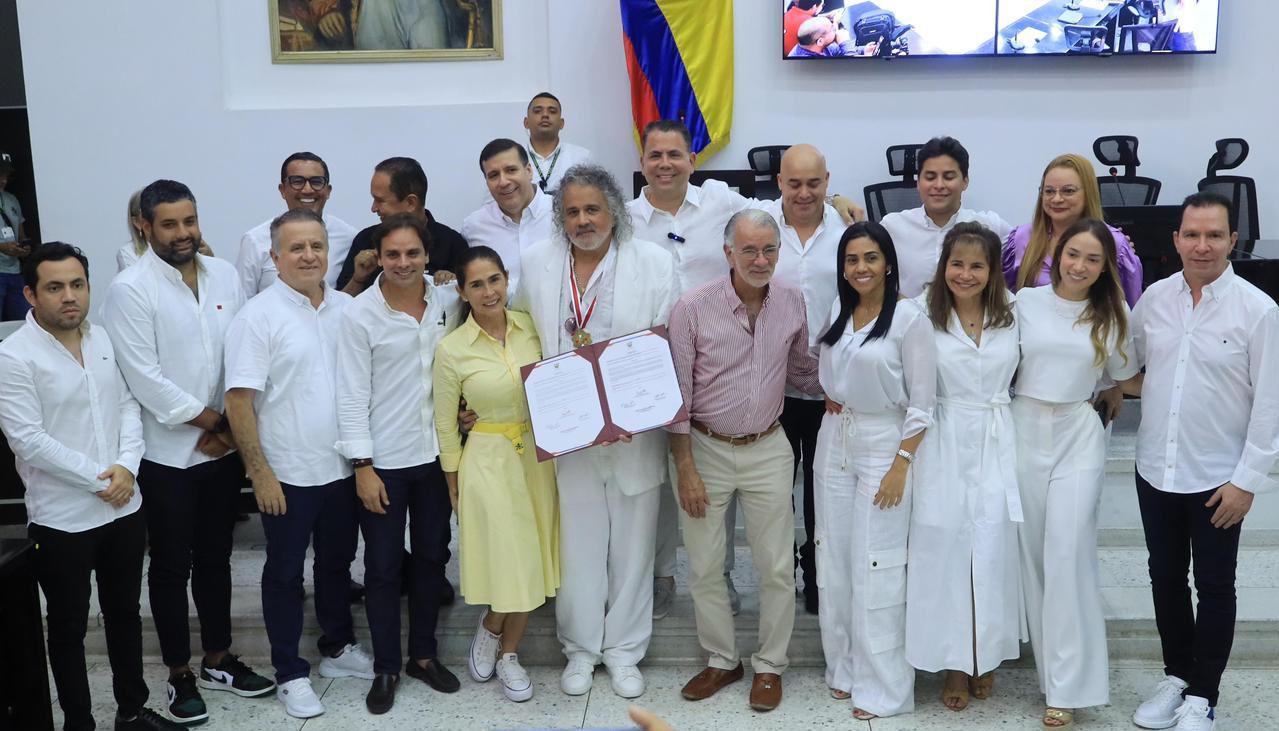 José Pérez junto a los diputados del Atlántico y el gobernador Eduardo Verano.