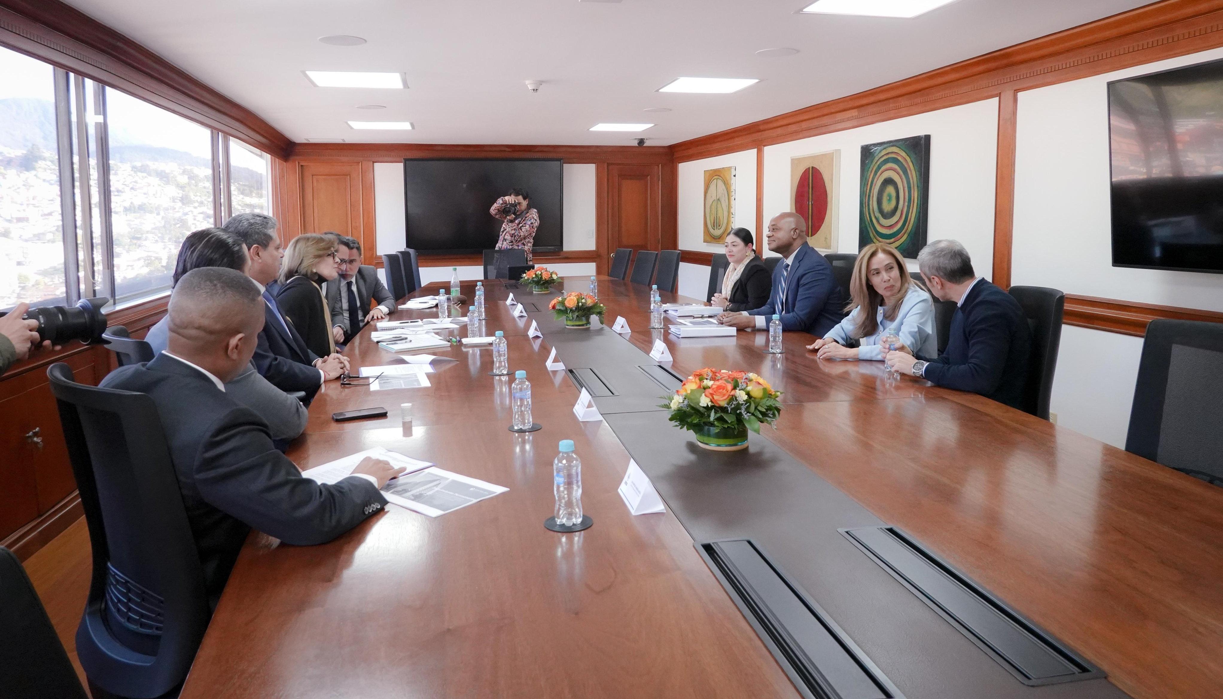 Reunión de la Procuradora Margarita Cabello con el Canciller Luis Gilberto Murillo.