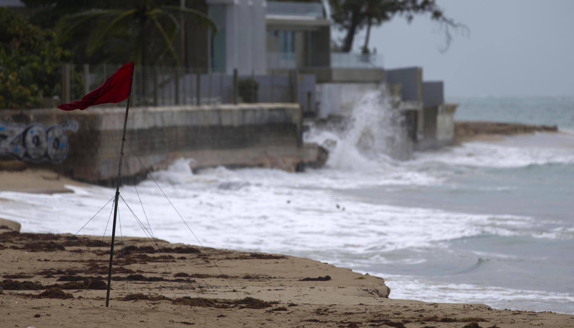 Fuertes vientos en playas de Puerto Rico.