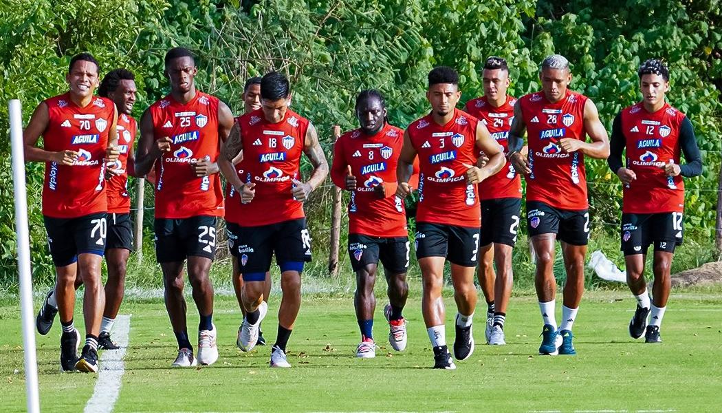 Plantel de Junior que este sábado buscará el triunfo sobre Fortaleza.