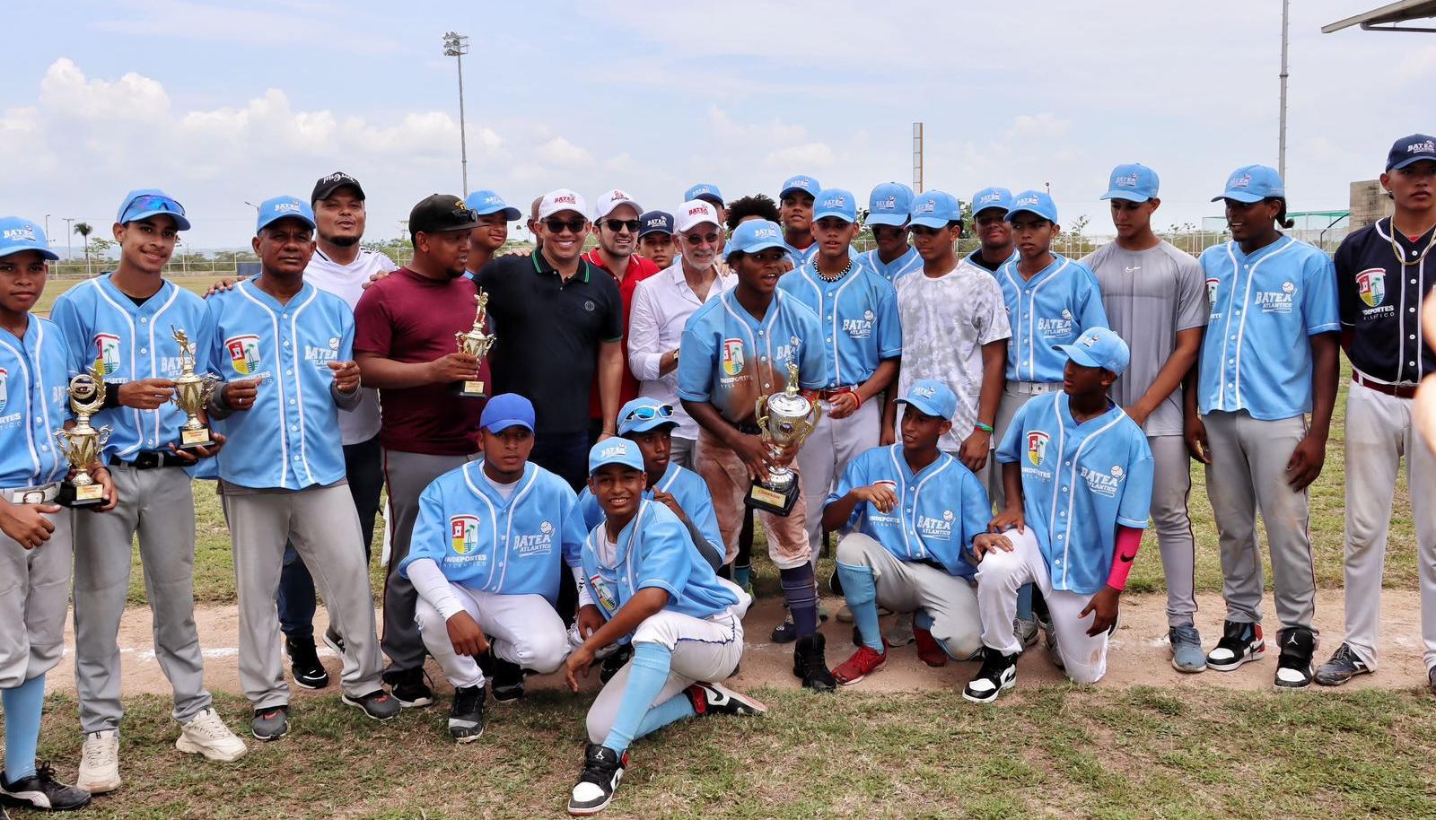 Integrantes de Manatí, campeón de la primera edición del torneo 'Batea Atlántico'.