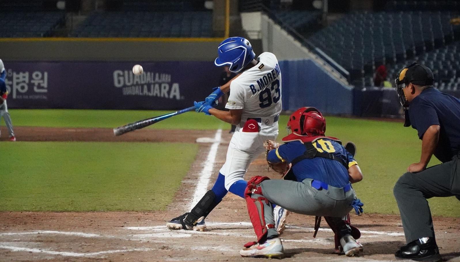 Berman Moreno, de Nicaragua, conectó un hit y anotó una carrera. 