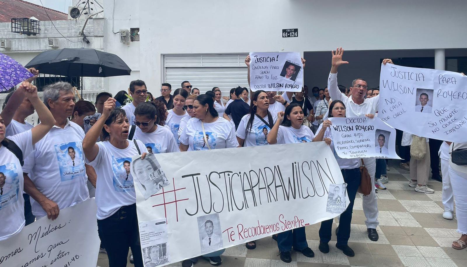 Con plantón piden “justicia para Wilson Royero” 