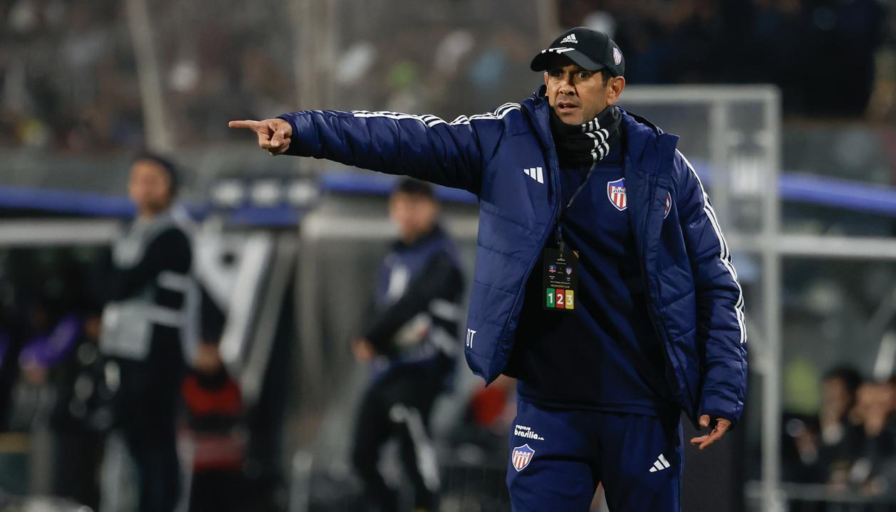 Arturo Reyes, director técnico del Junior, durante un partido. 