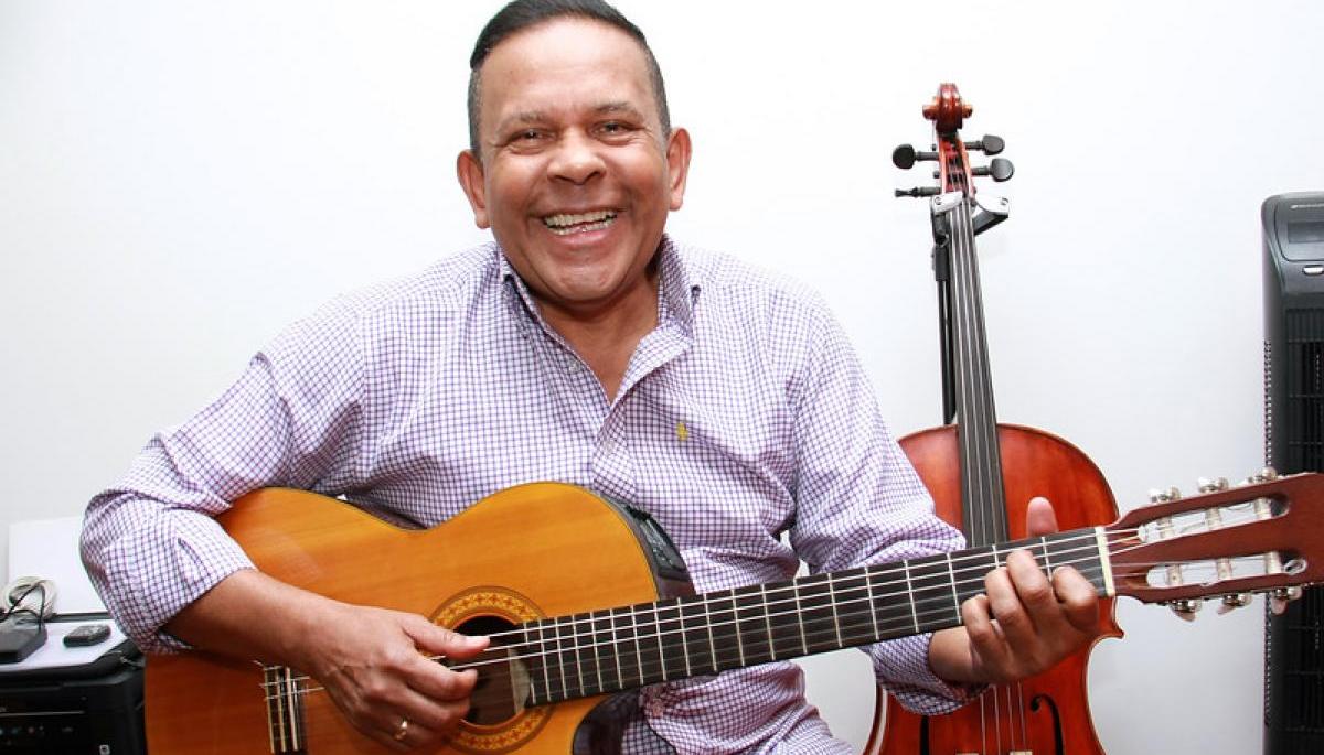 Francisco Zumaqué es un músico, compositor, arreglista, director y productor musical colombiano.