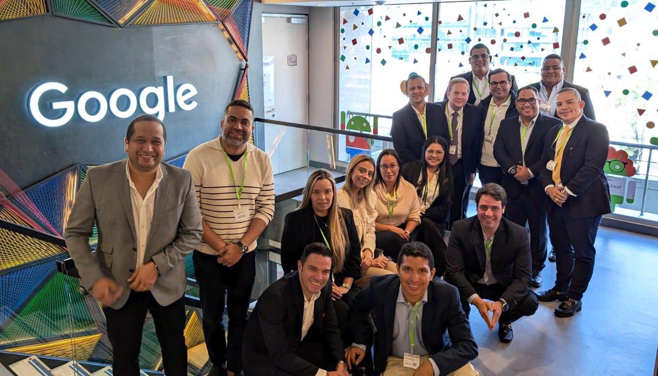 Visita de secretario Jurídico, Rachid Nader, a las oficinas de Google.