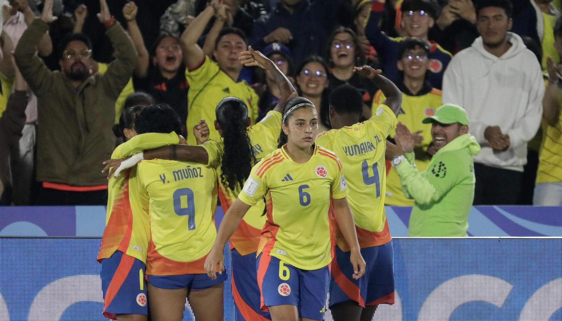 Celebración de Colombia tras el único gol del partido. 