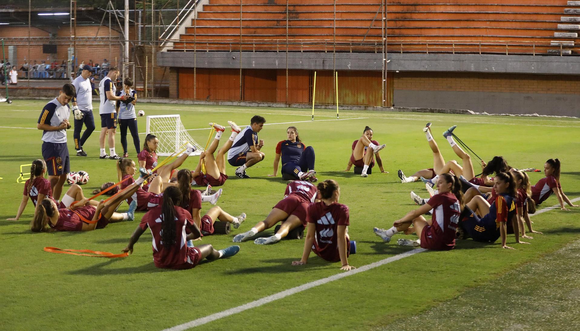 La selección de España entrenando en el Polideportivo Sur de Envigado. 