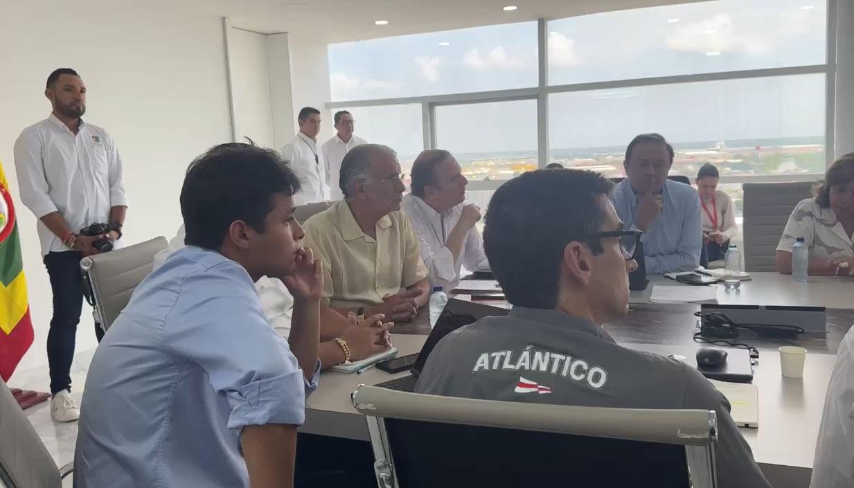 Reunión entre el Vicepresidente ejecutivo de la ANI, el Gobernador Verano y líderes de la comunidad de Puerto Colombia.