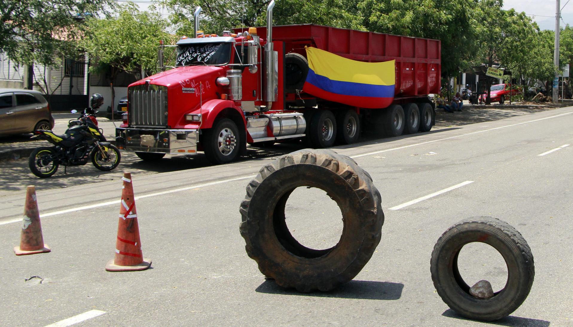 Vía bloqueada por el paro camionero.