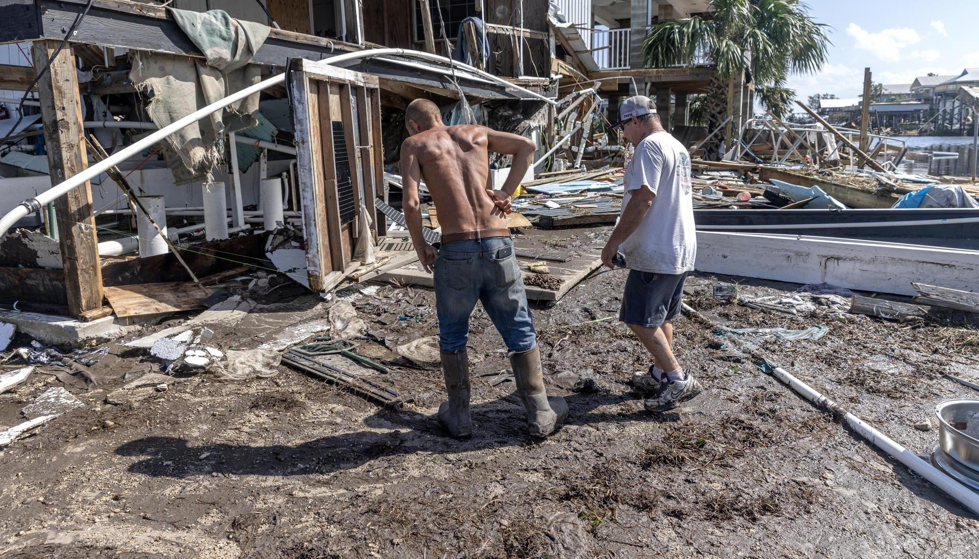 Casas destruidas por el huracán.