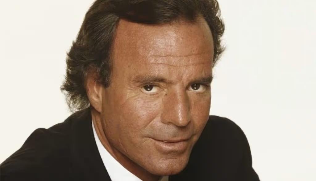 Julio Iglesias.