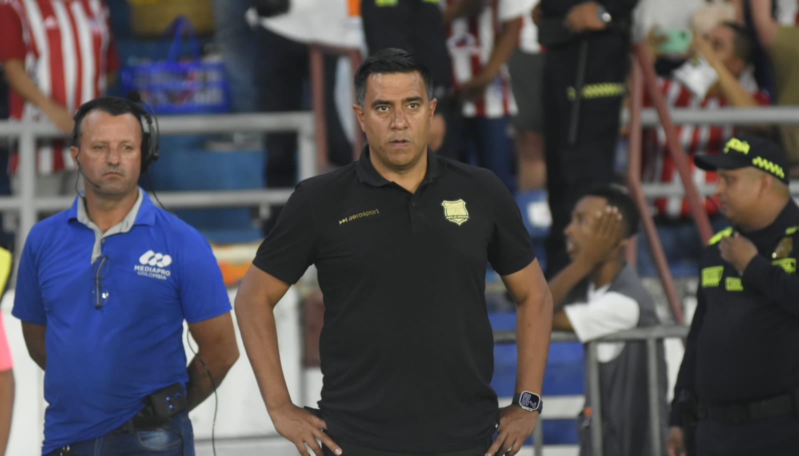 César Farías en el Metropolitano como técnico de Águilas Doradas.