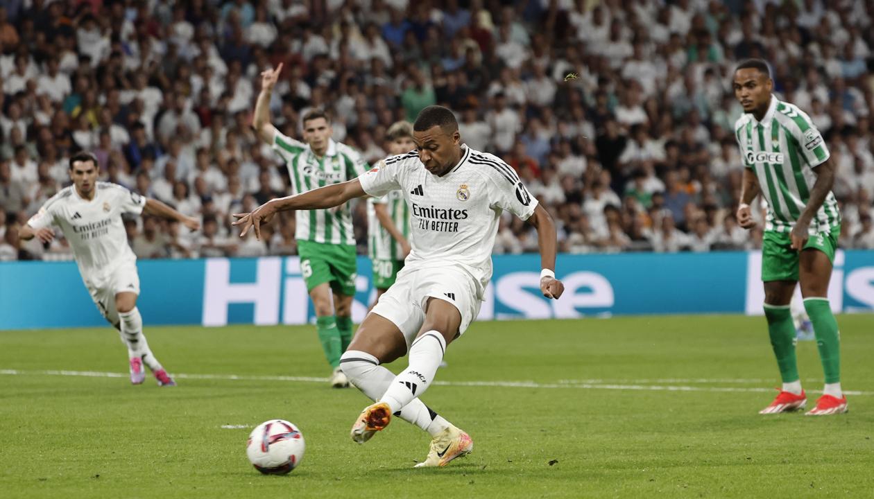 Kylian Mbappé en la acción en la que marcó el primer gol del Real Madrid.