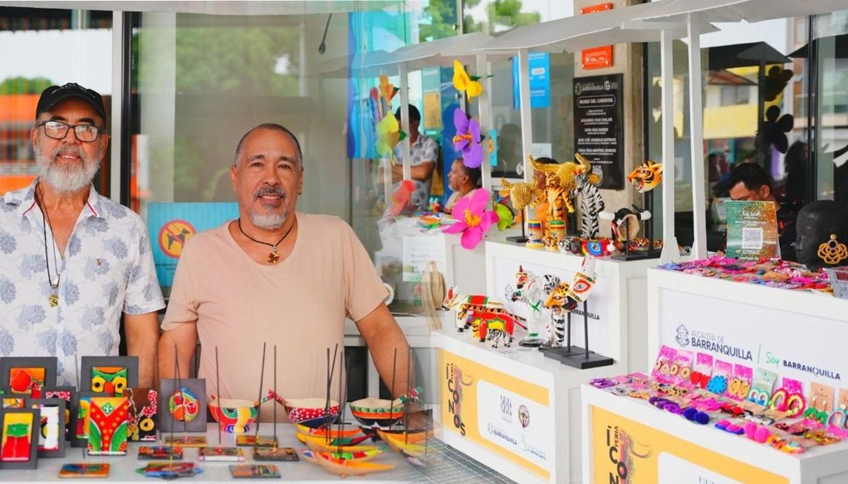 Emprendedores muestran sus productos en la Feria Íconos.