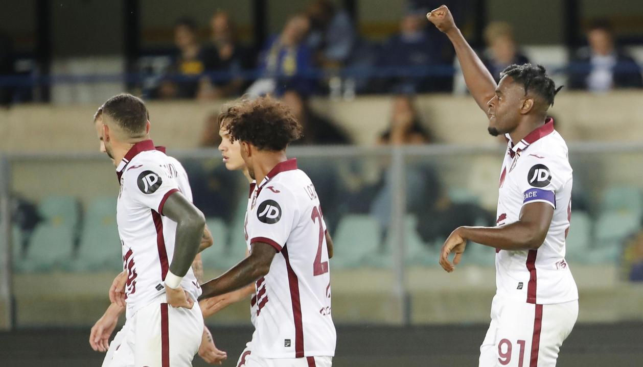 El colombiano Duván Zapata (91) celebra tras marcar el segundo gol del Torino. 