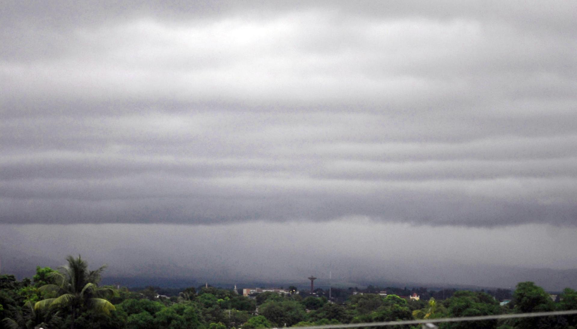 Cielo en La Habana tras la llegada del huracán. 