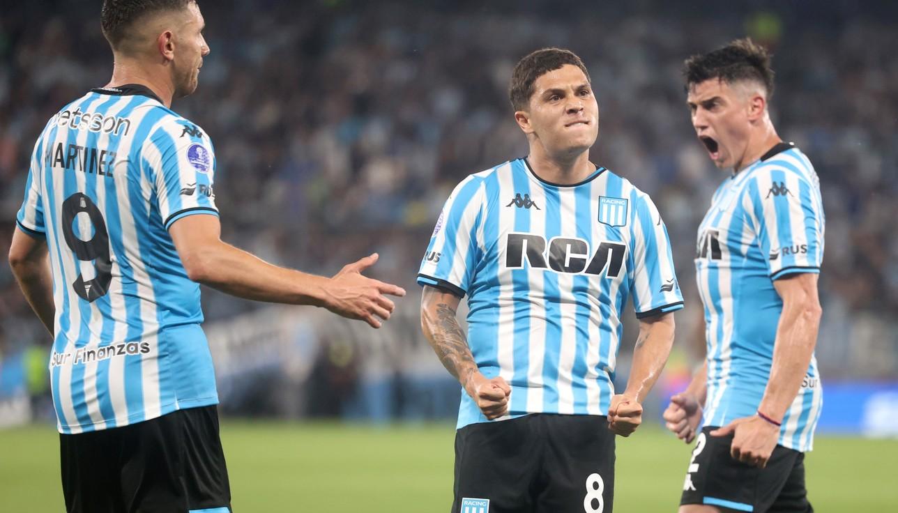 Juan Fernando Quintero celebrando. 