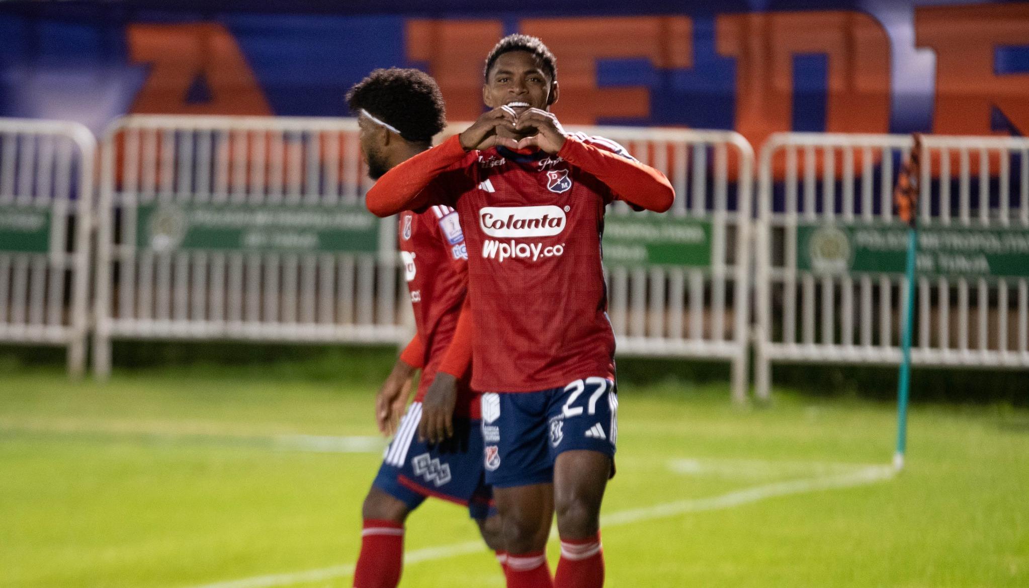 Brayan León celebra uno de los goles del Medellín al Chicó el pasado martes en Tunja.