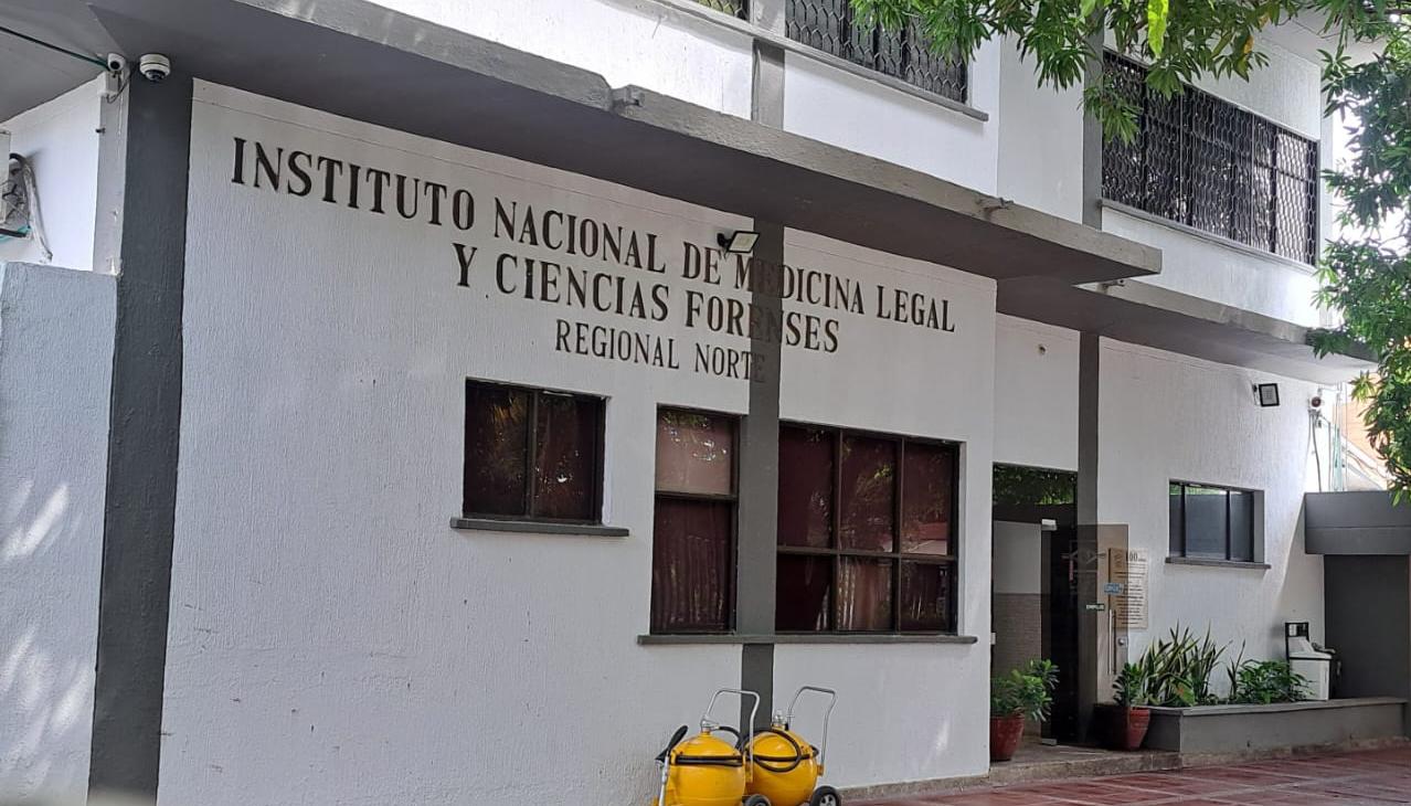 El cuerpo de Yonatan Díaz García fue llevado a Medicina Legal. 