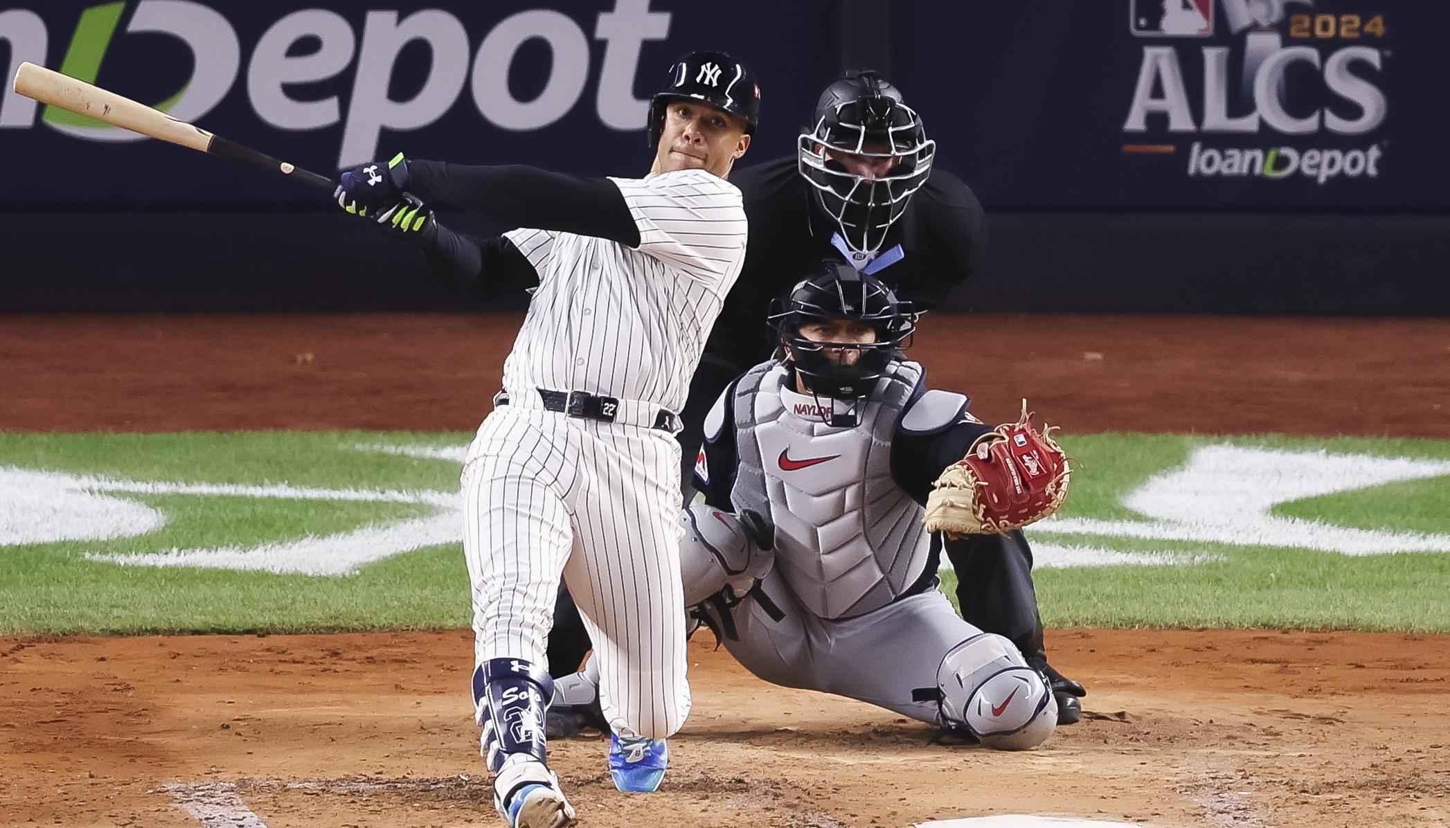 El swing de Juan Soto para su jonrón ante los Guardianes. 