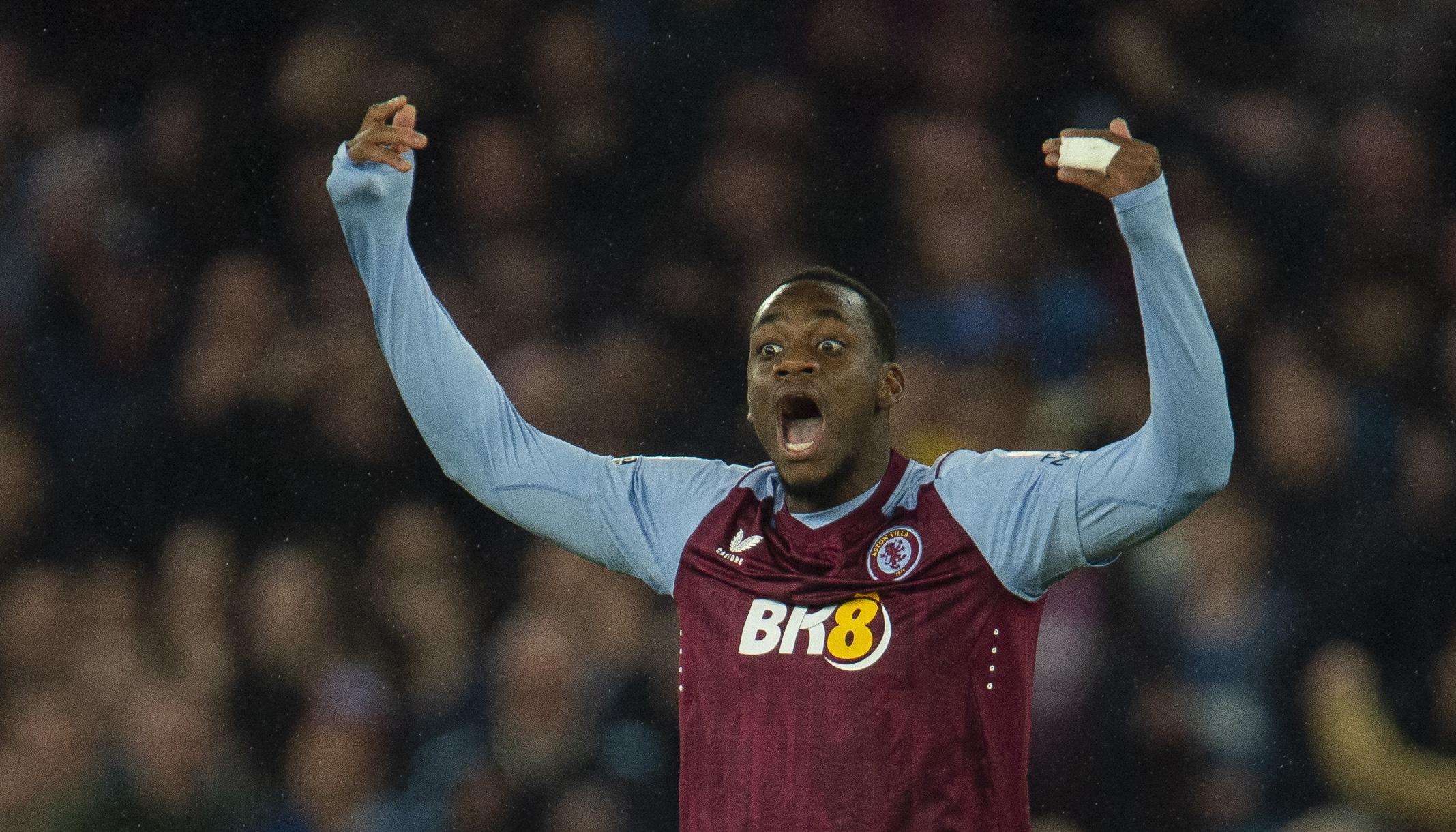 Jhon Jáder Durán, delantero colombiano del Aston Villa. 