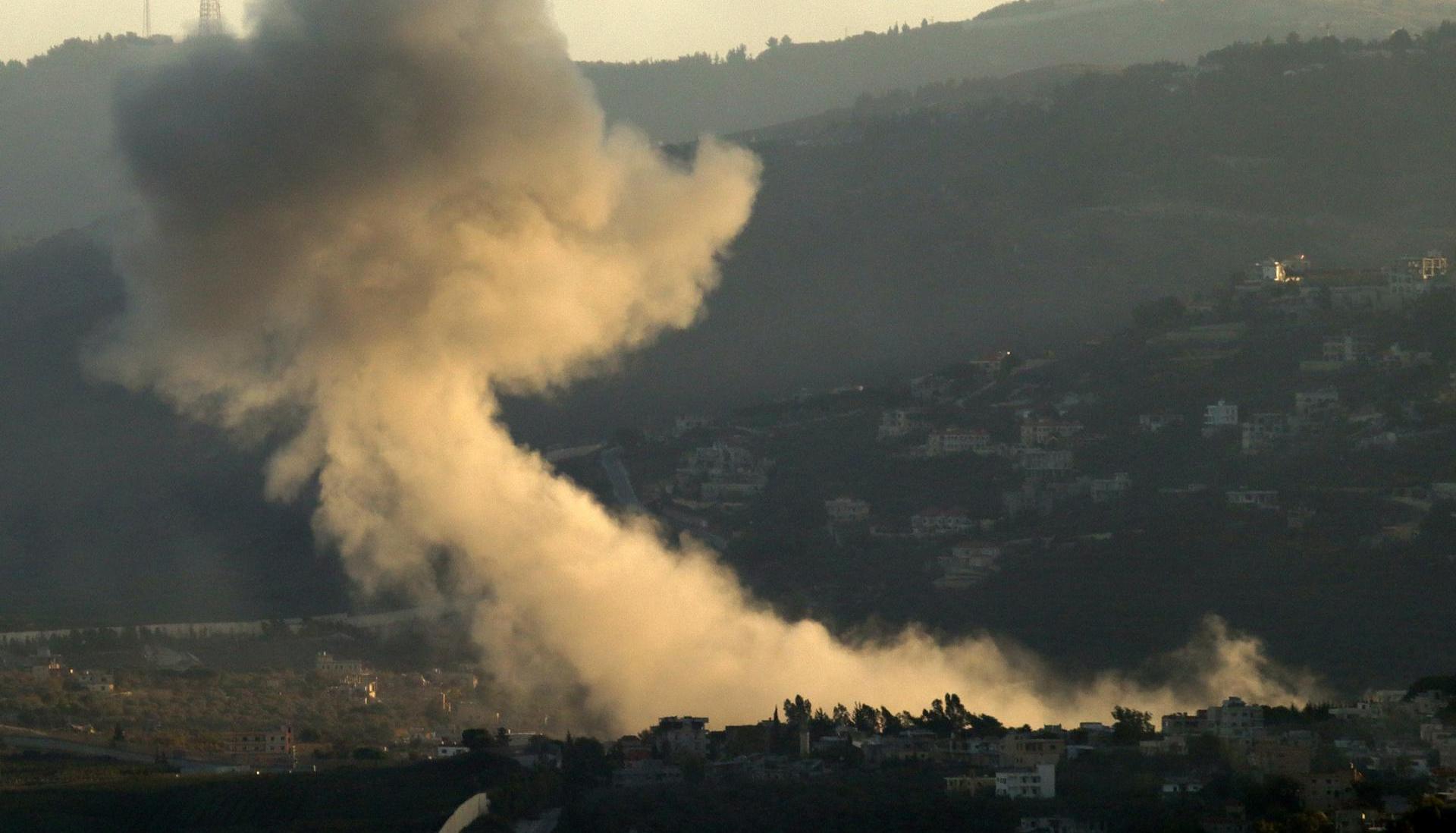 El humo se eleva tras un ataque militar israelí en la aldea de Kafr Kila, en el sur del Líbano.