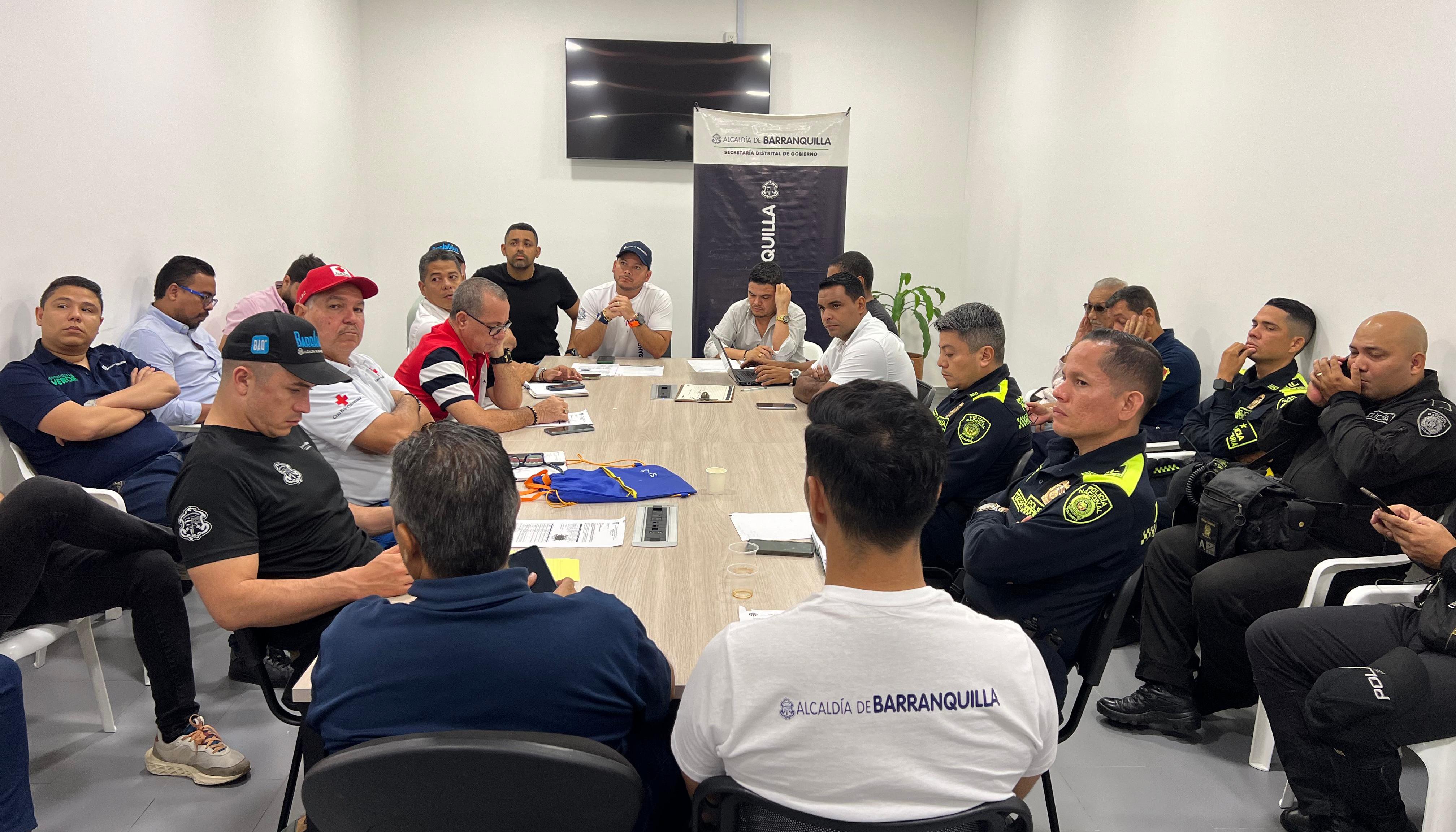 La reunión de las autoridades distritales con la Policía, Personería y Junior.