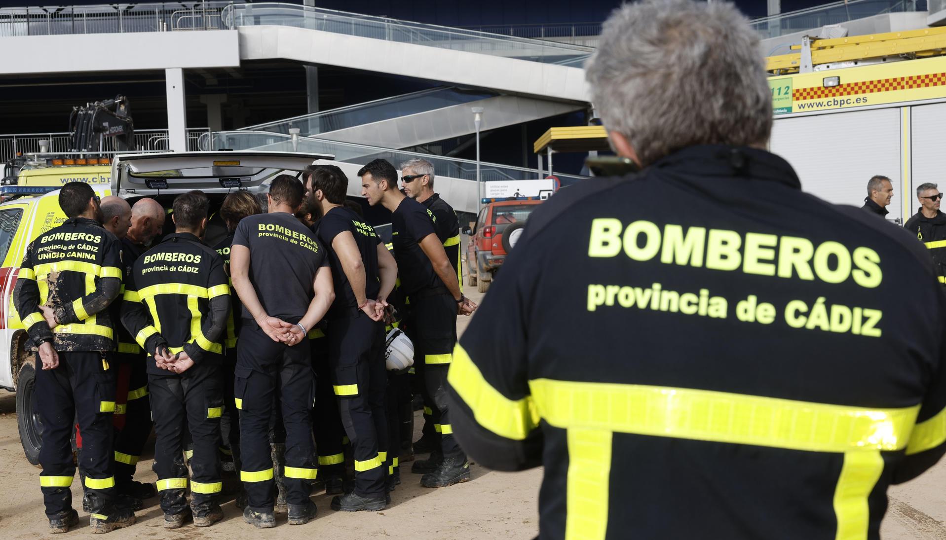 Bomberos de la provincia de Cádiz se coordinan para prestar ayuda en la localidad de Altafar, en Valencia.