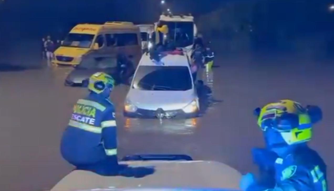 Imagen de la emergencia en la autopista.