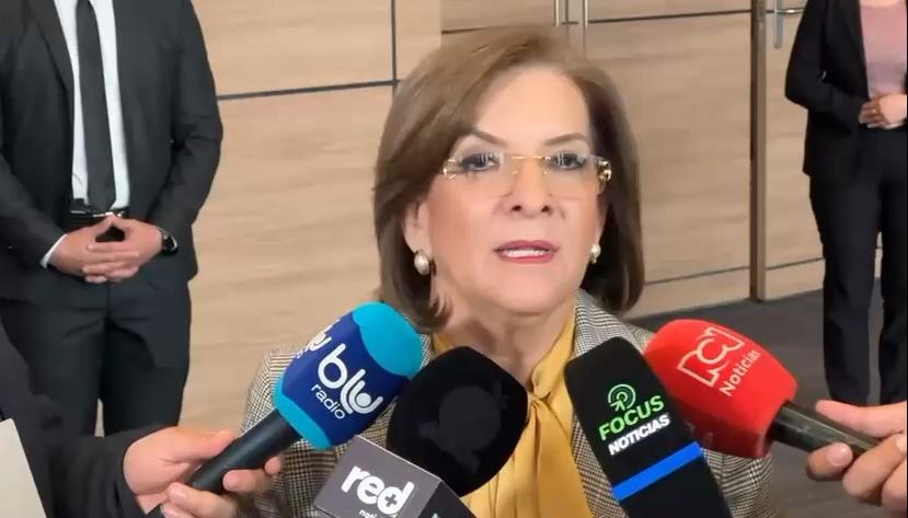 Margarita Cabello en diálogo con medios de comunicación.