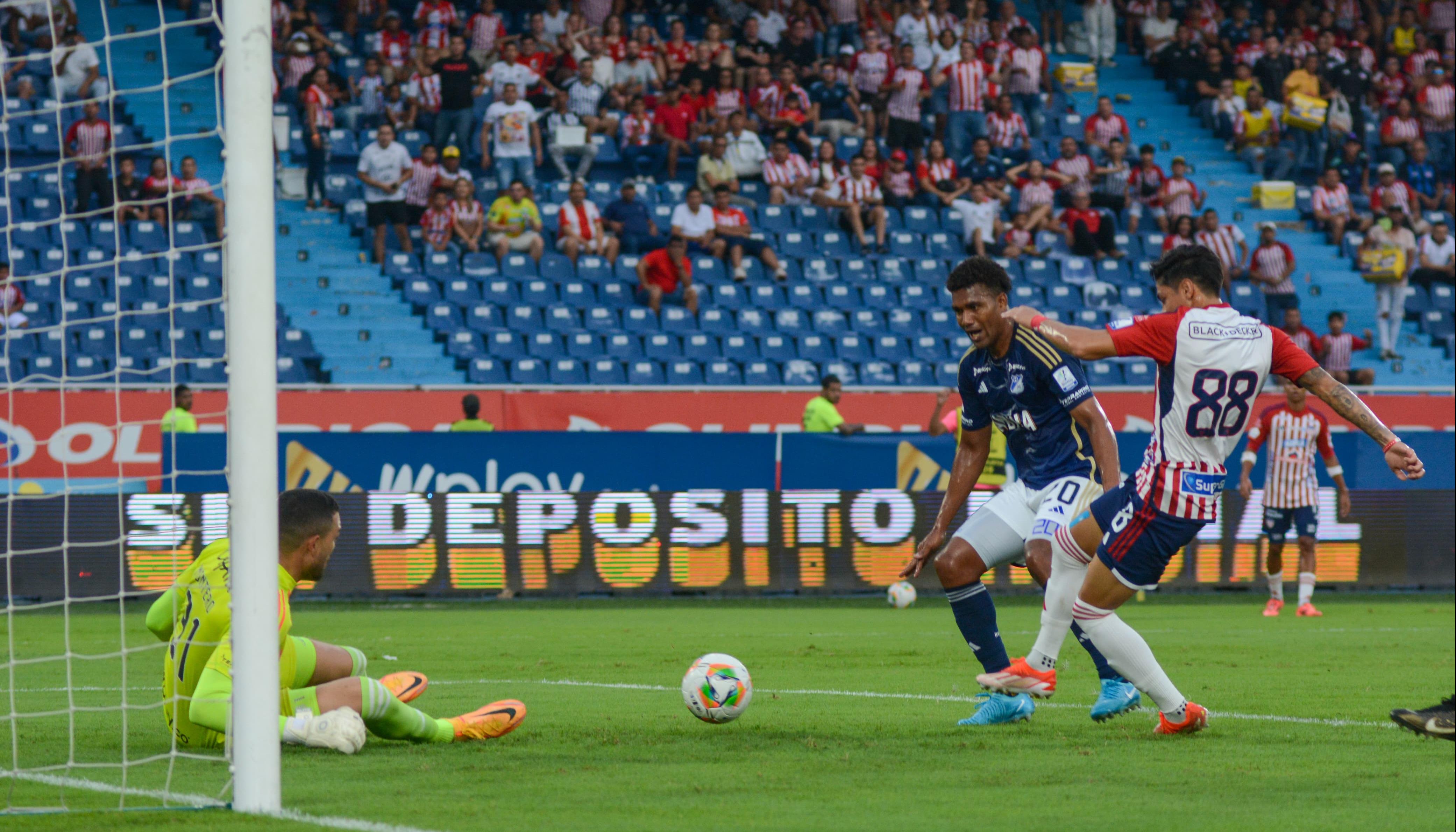 Una ocasión clara de gol para Junior que Bryan Castrillón no pudo resolver en el primer tiempo. 