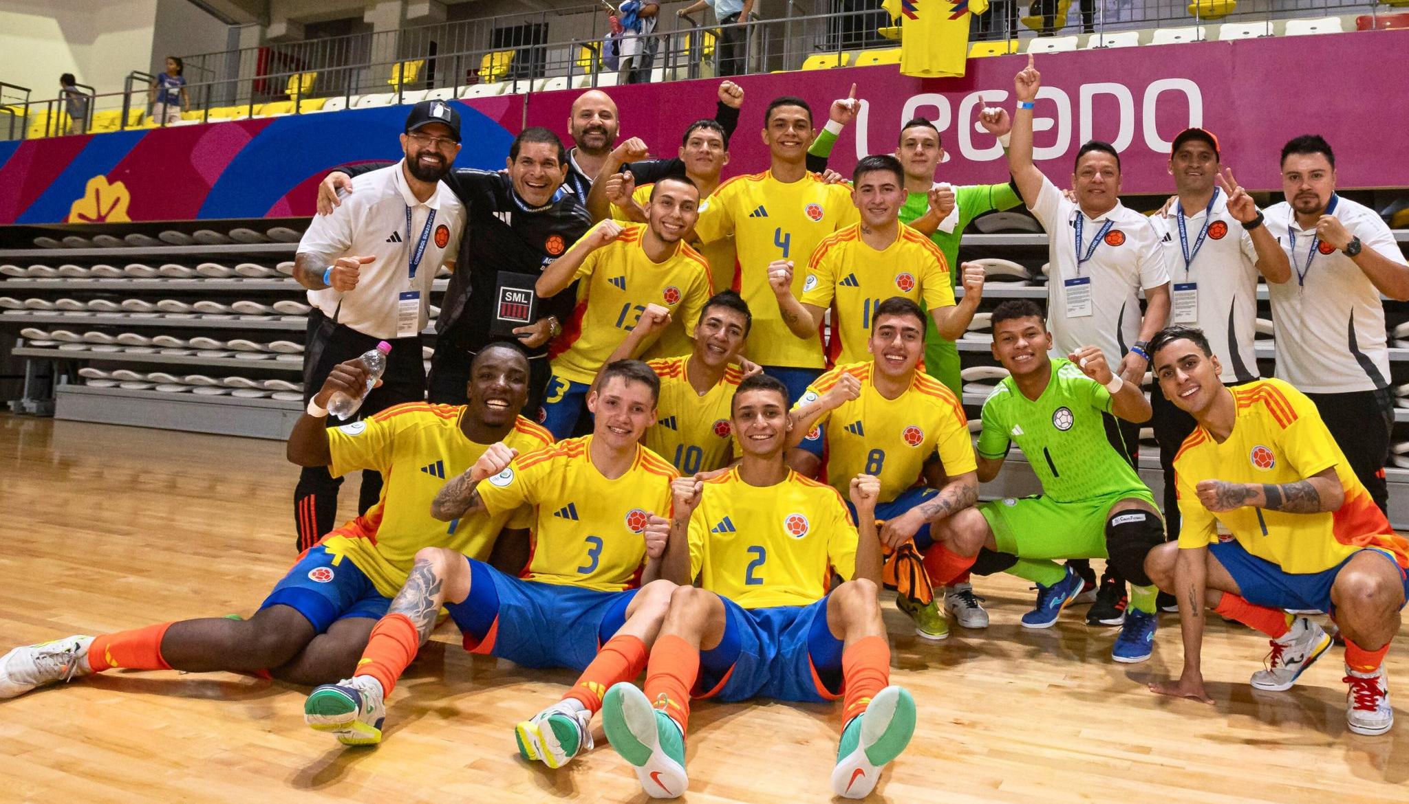 Selección Colombia sub-20 de Futsal dirigida por Roberto Bruno.