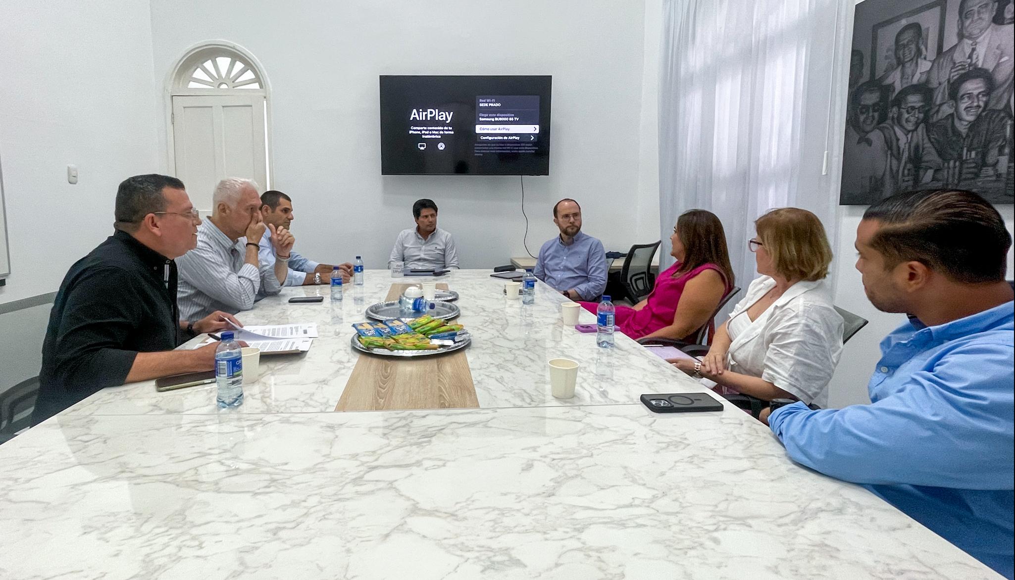 Reunión de gremios con personero distrital Miguel Alzate en la conformación de la veeduría.