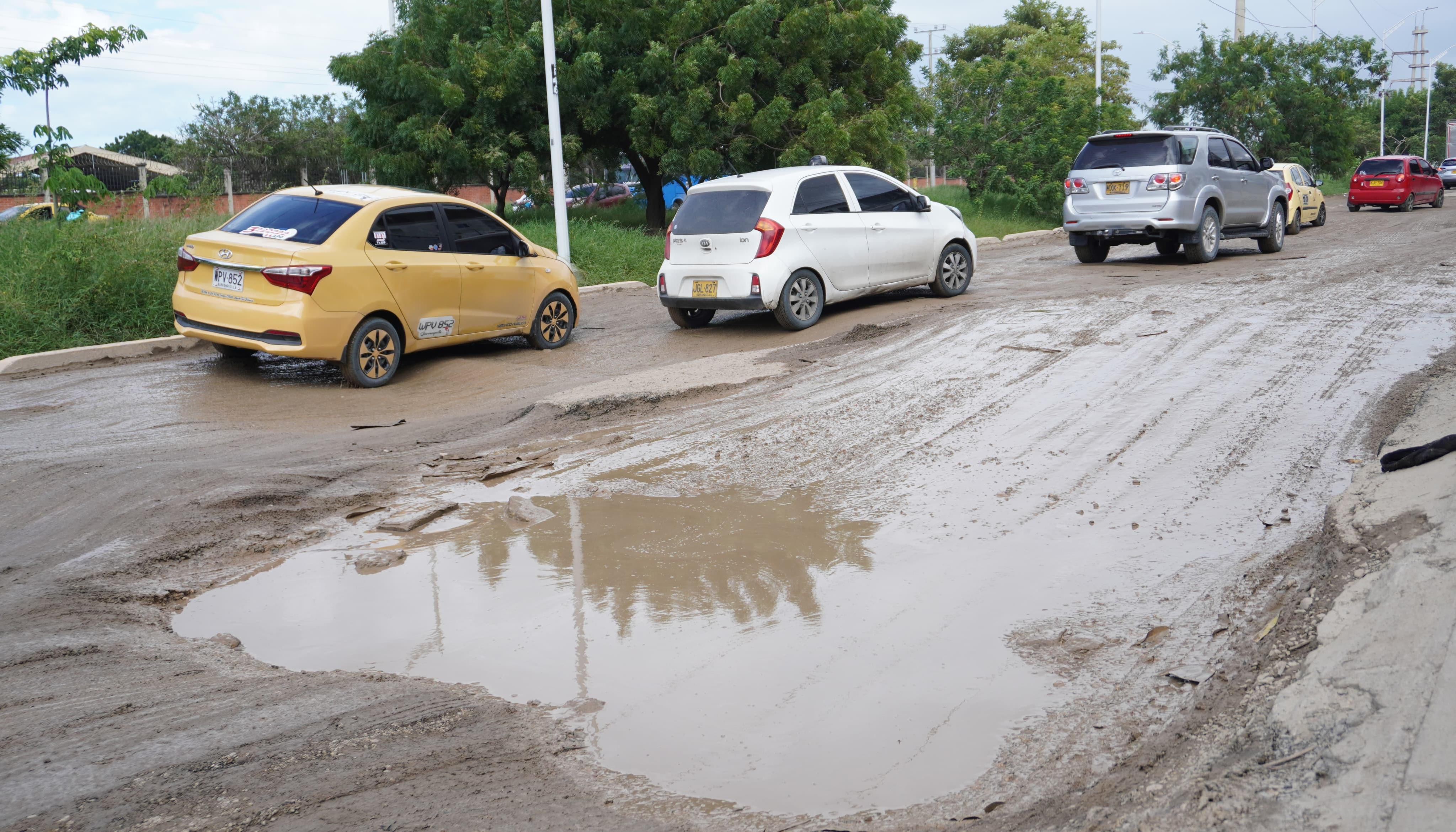 El mal estado de la vía ha causado varias emergencias.