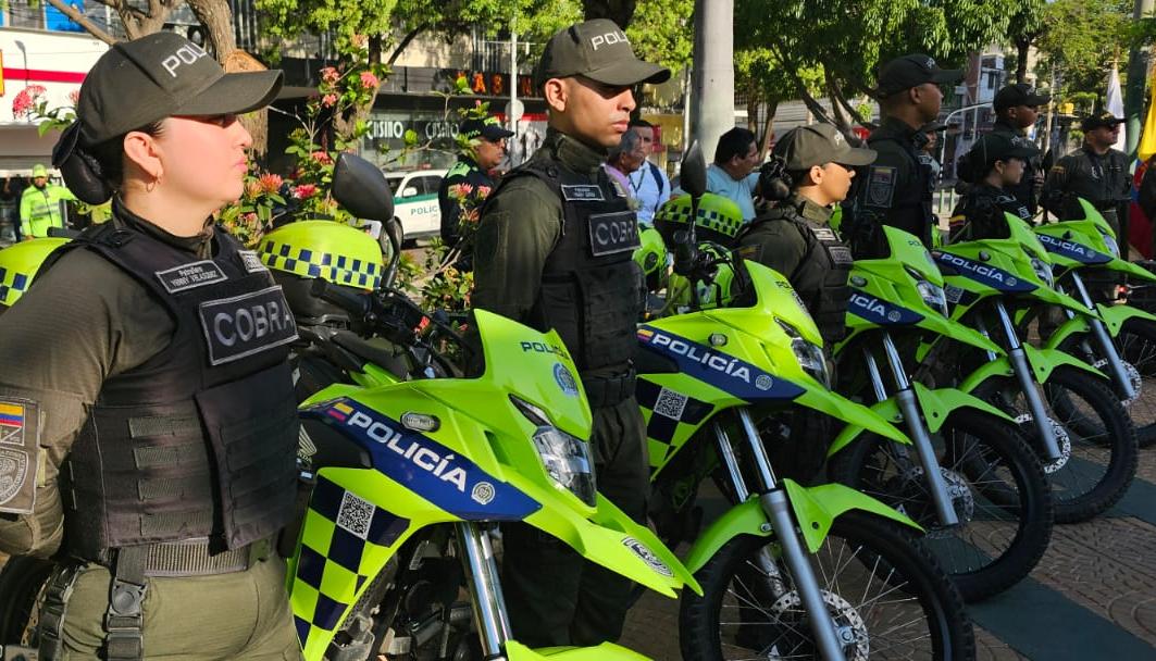 Uniformados de la Policía en el Paseo Bolívar. 