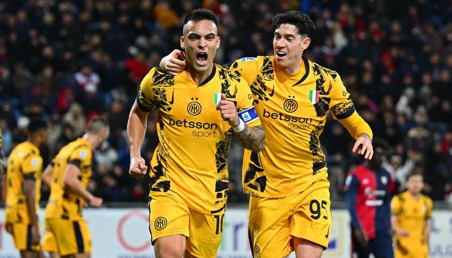 Lautaro Martínez celebrando su gol.