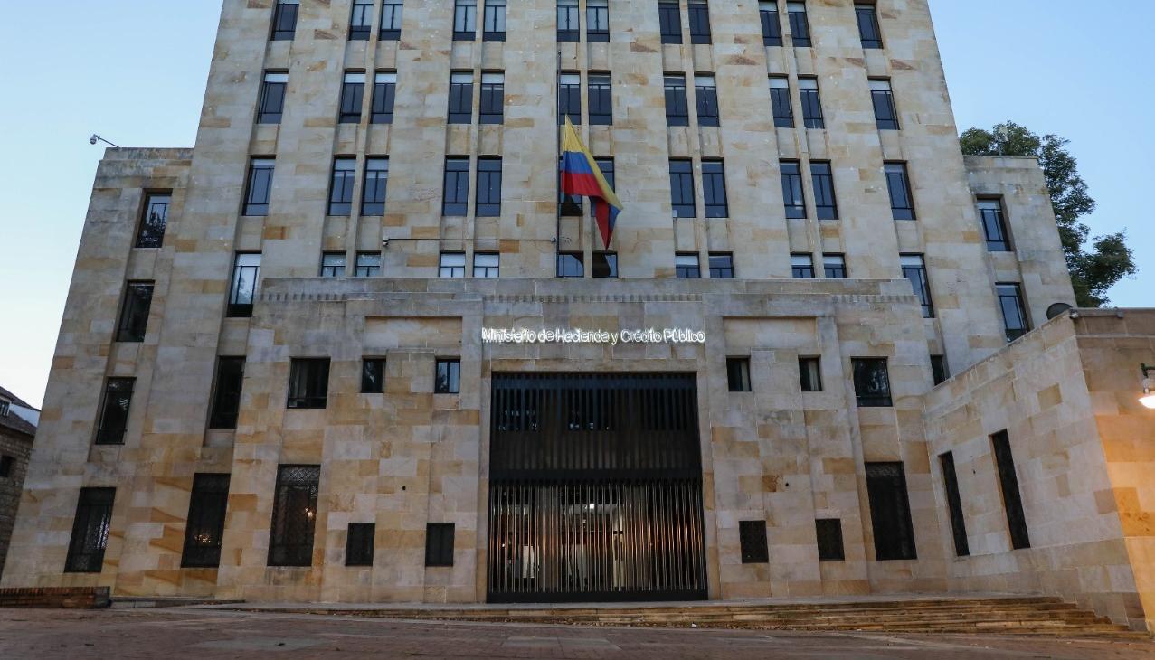 Fachada del Ministerio de Hacienda, en Bogotá. 